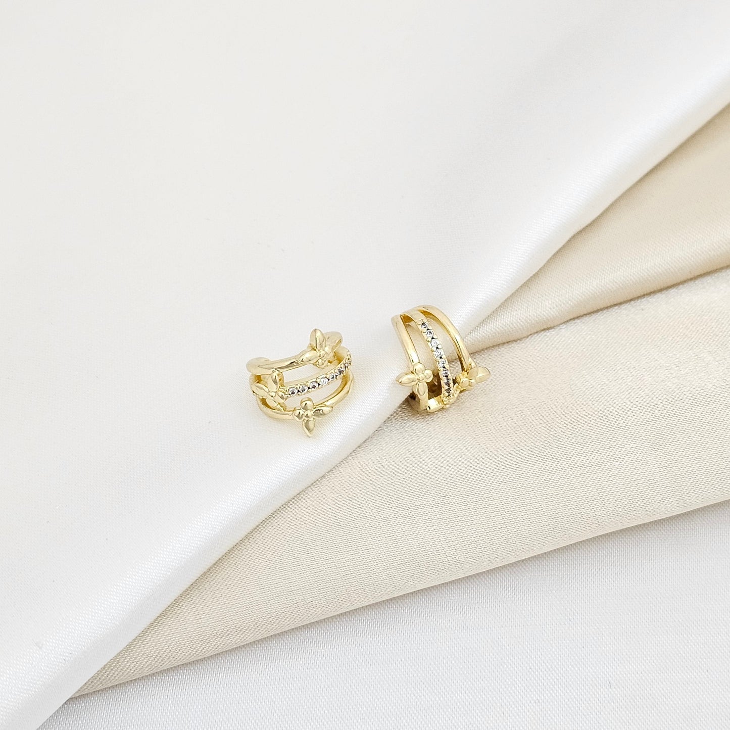 EARCUFF TRES LINEAS MARIPOSAS CON CIRCONES DORA RF K6008