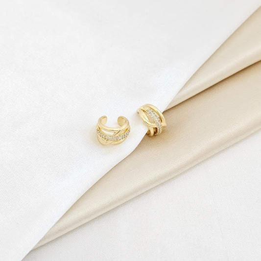 EARCUFF LISO ENTRELAZADO CON CIRCONES DORADO RF K6167