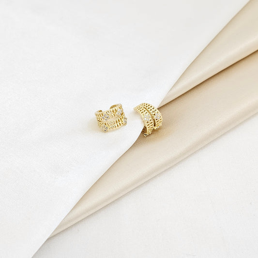 EARCUFF RAYAS CON 4 ESTRELLAS CIRCONES DORADO RF K6168