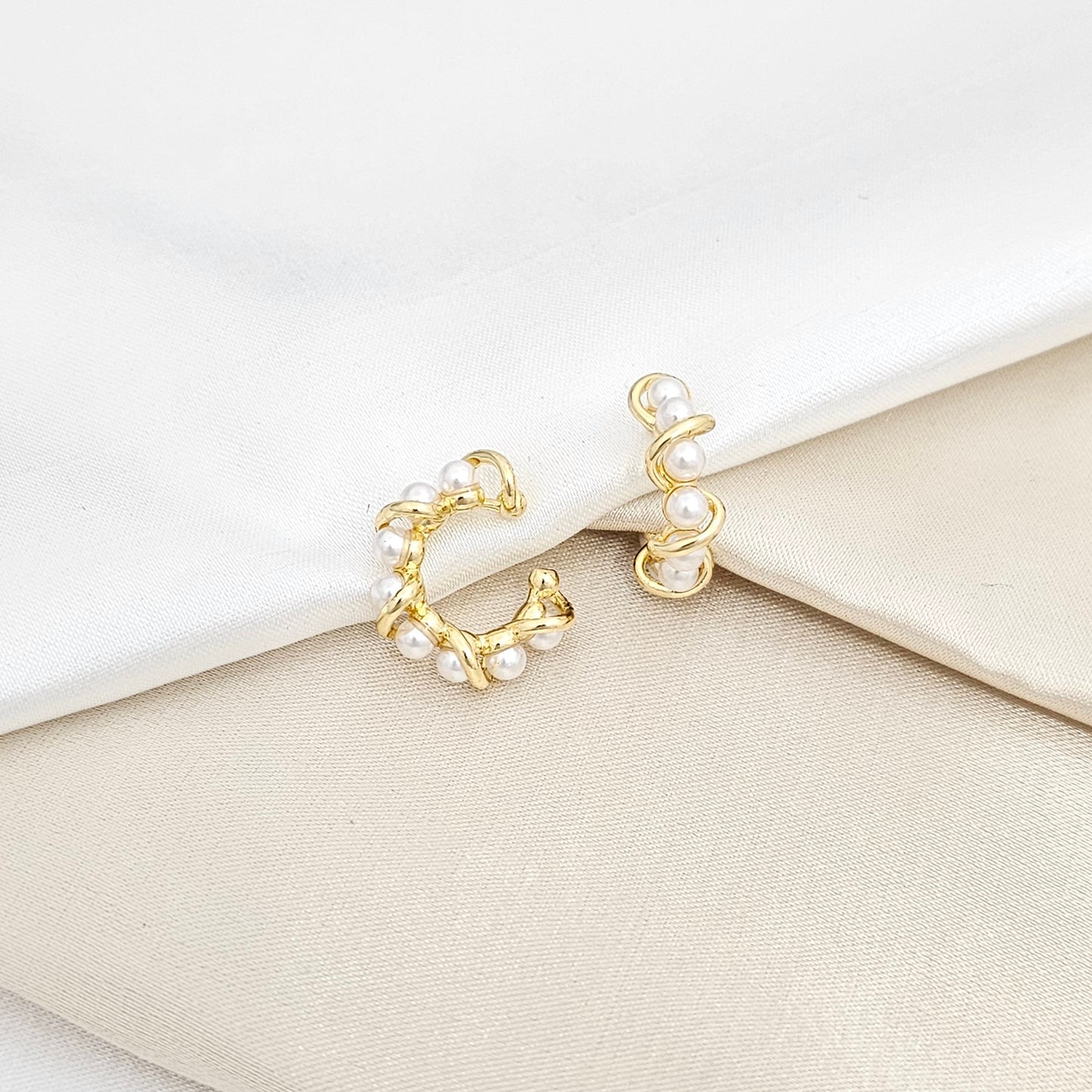 EARCUFF TRENZA DORADO CON PERLAS RF K6618