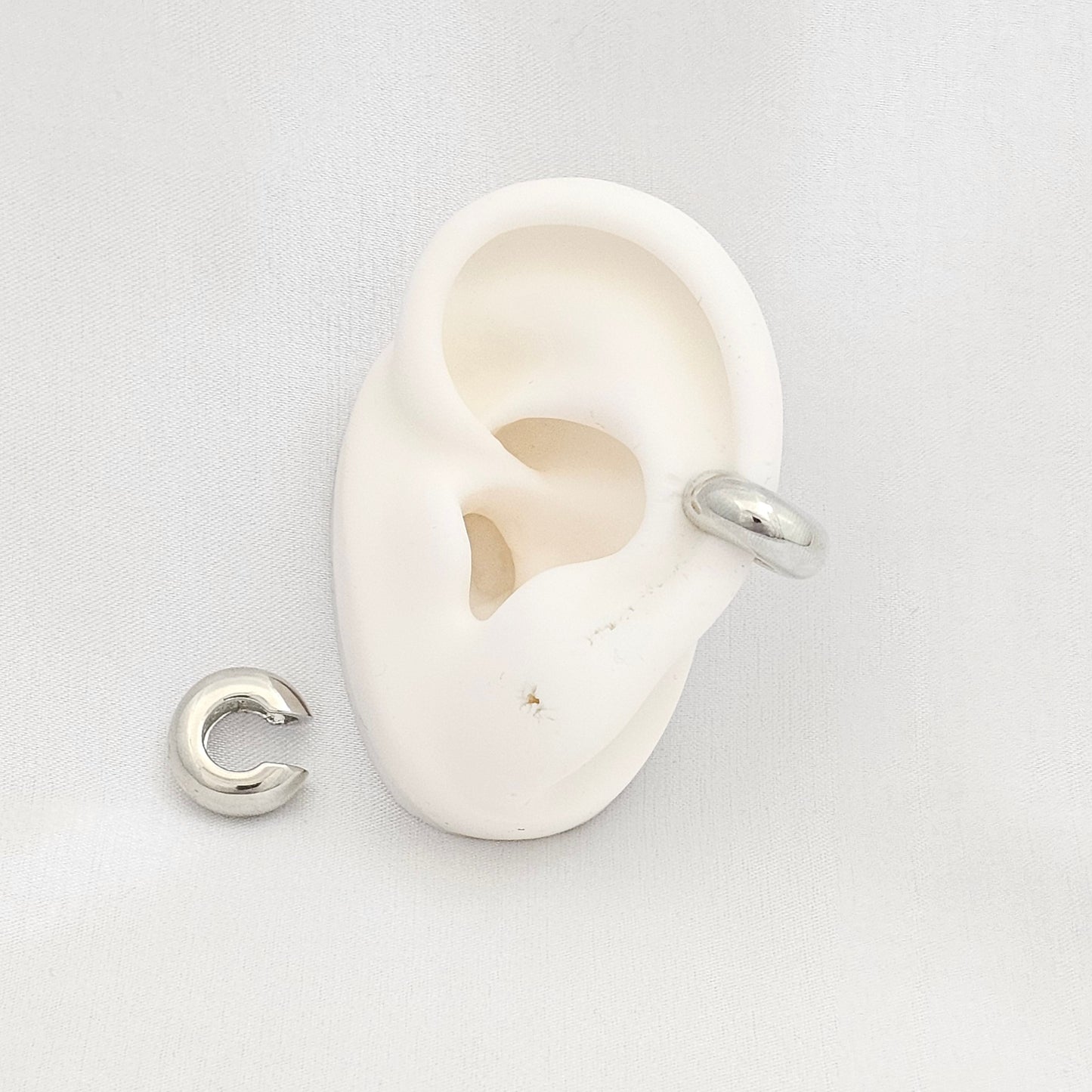 EARCUFF PEQUEÑO LISO PLATEADO RF K6864