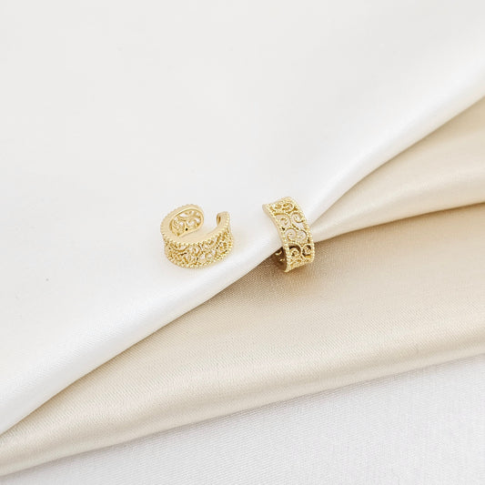 EARCUFF PEQUEÑO CON DESTELLOS DORADO RF K6865