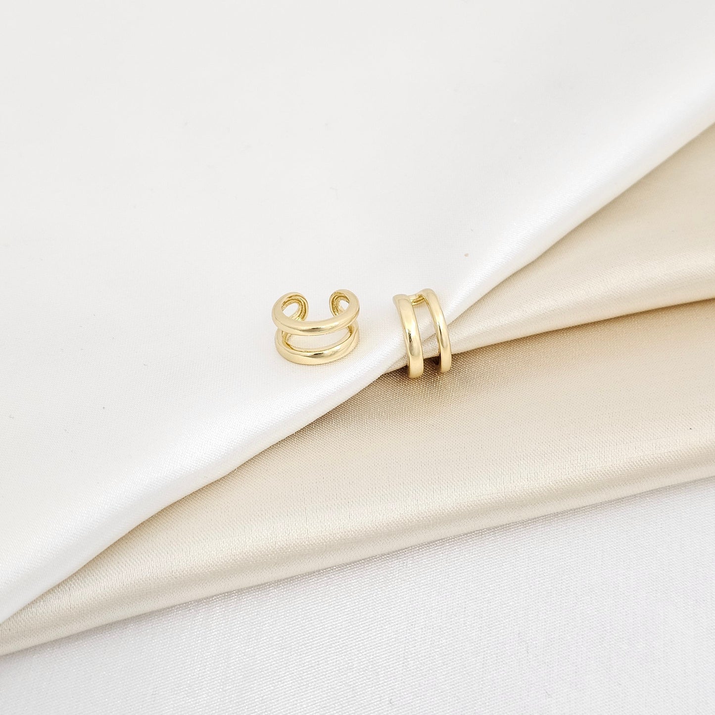 EARCUFF PEQUEÑO DOBLE LINEA LISO DORADO RF K6869