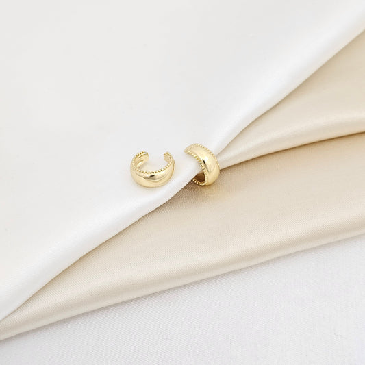 EARCUFF PEQUEÑO LISO CON MINI BALINES DORADO RF K6879