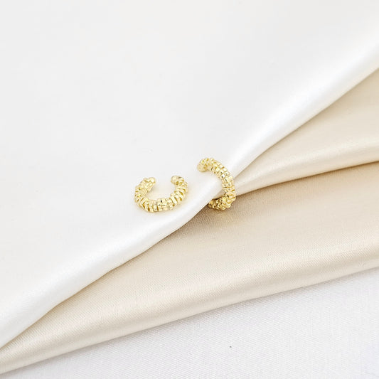EARCUFF MINI CUADROS EN FILA DORADO RF K6881