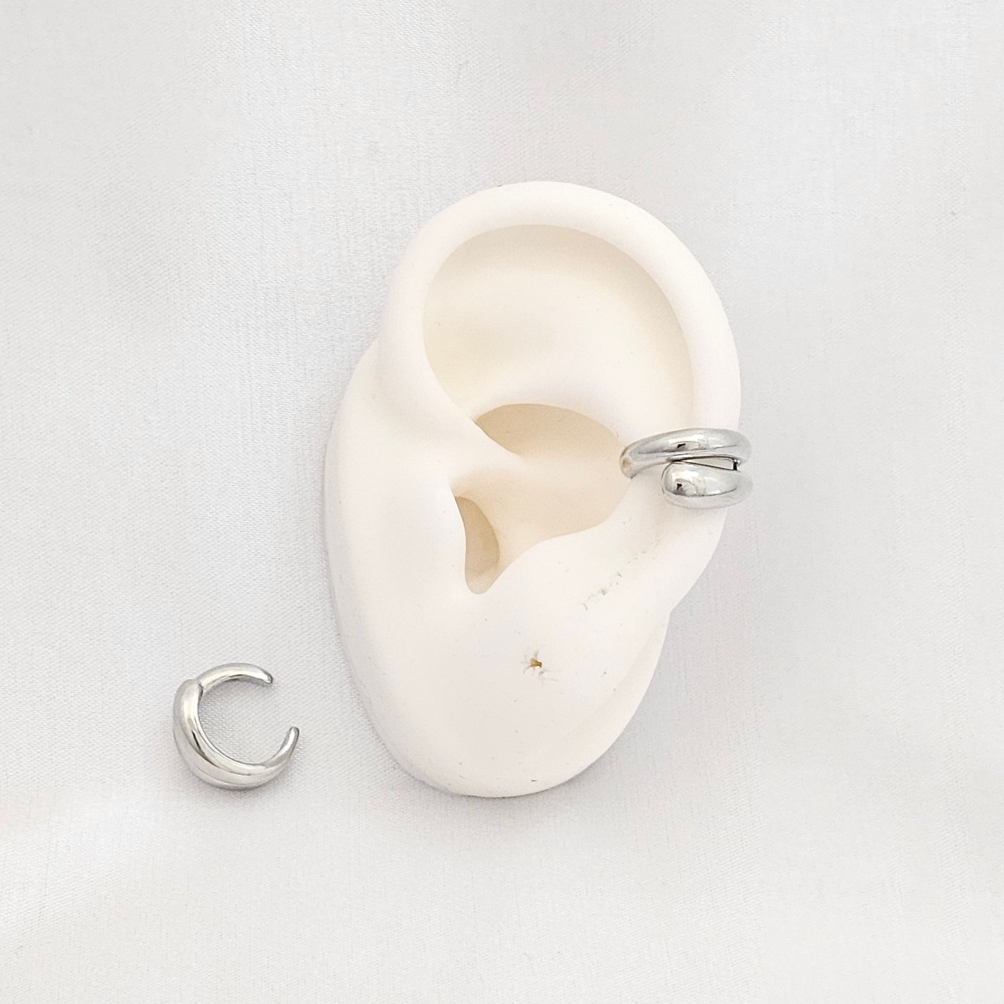 EARCUFF PEQUEÑO DOBLE LINEA LISA PLATEADO RF K6884