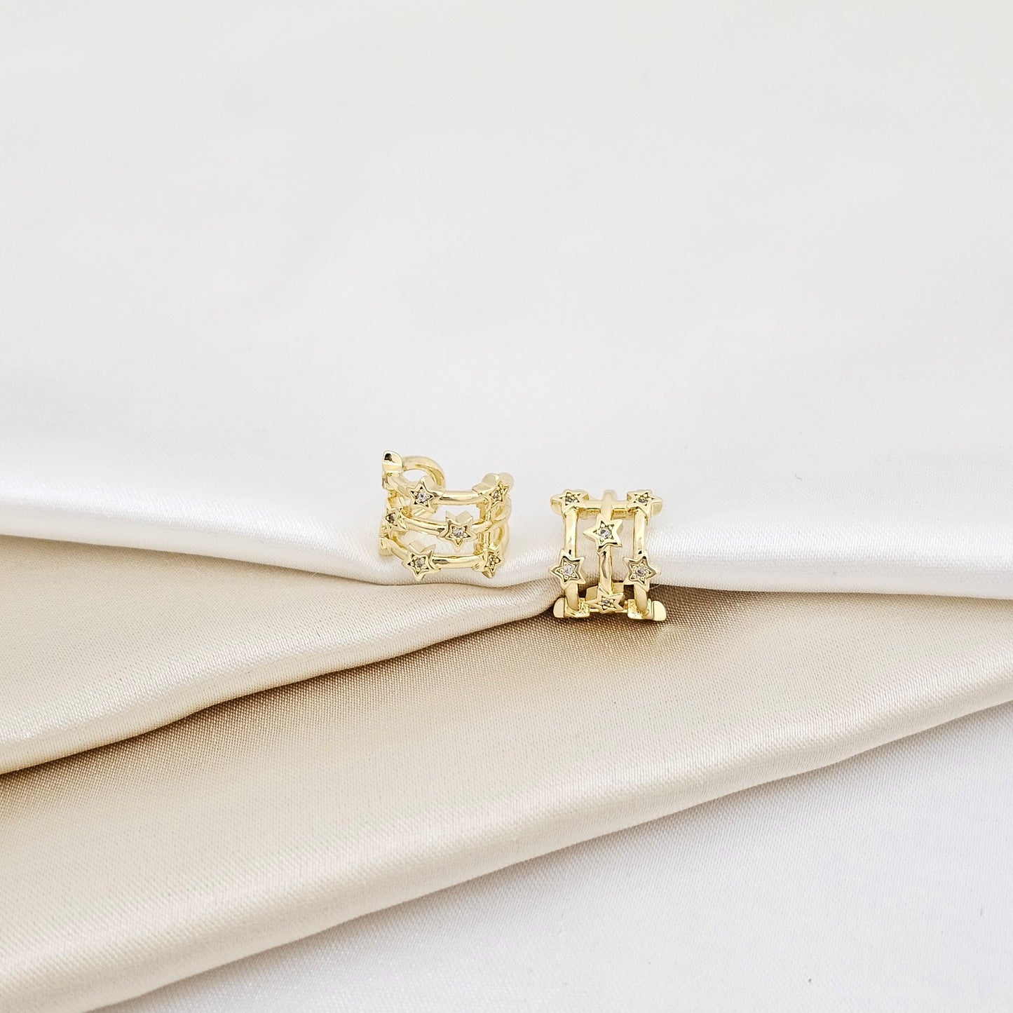 EARCUFF LINEAS CON OCHO ESTRELLAS DORADO RF K7009