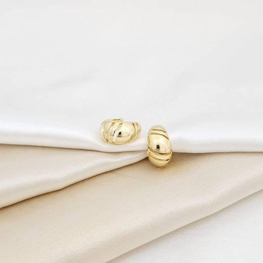 EARCUFF LISO CON RAYAS DORADO RF K7038