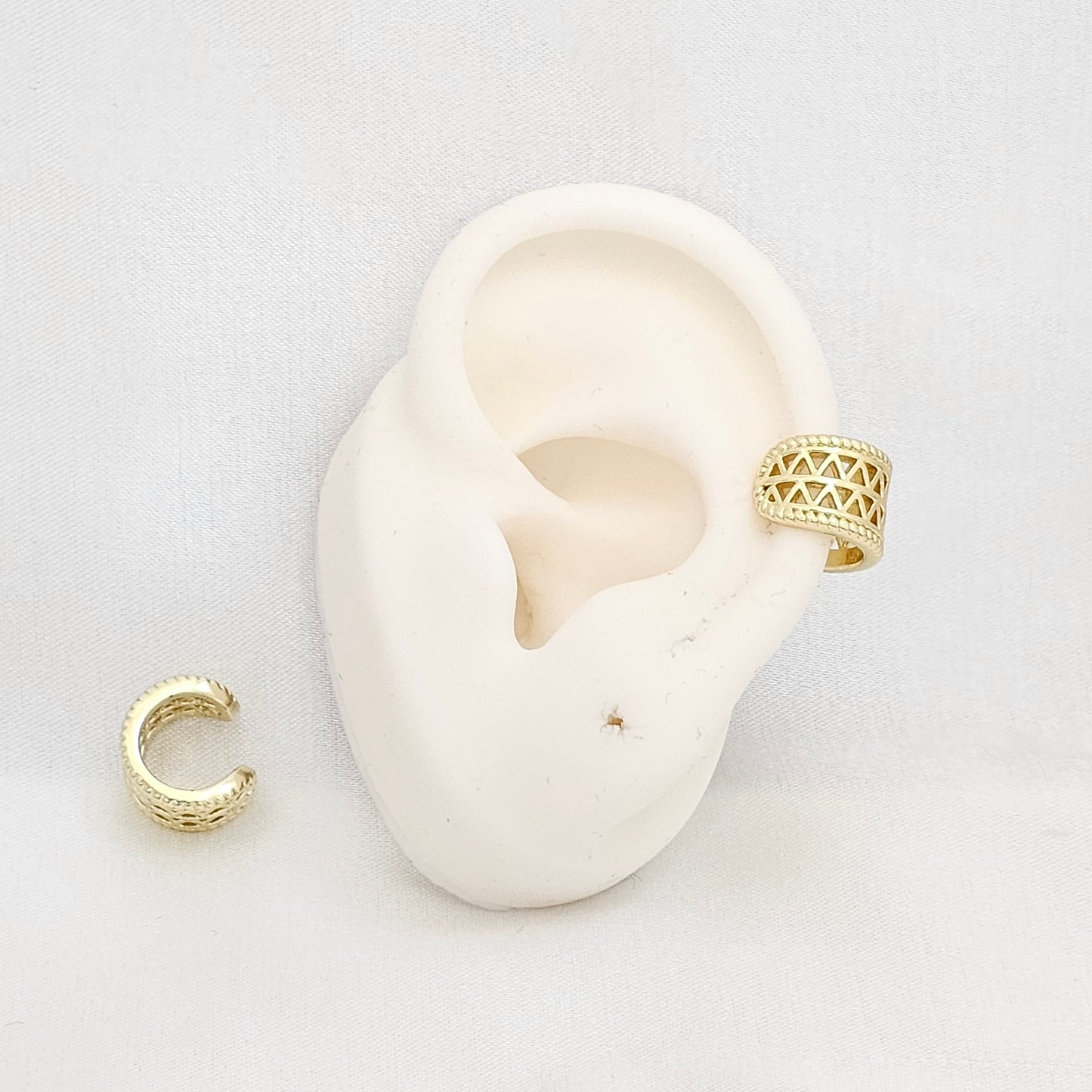 EARCUFF LAZOS CON TRIANGULOS DORADO RF K7042