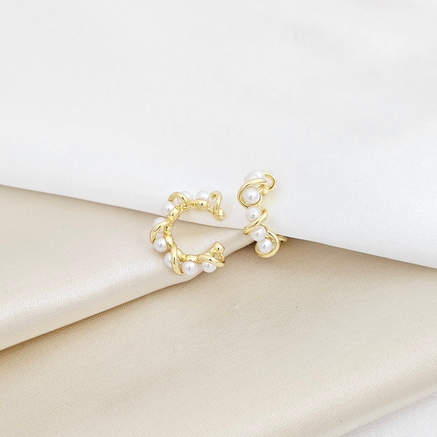 EARCUFF TRENZA DORADO CON PERLAS RF K7196