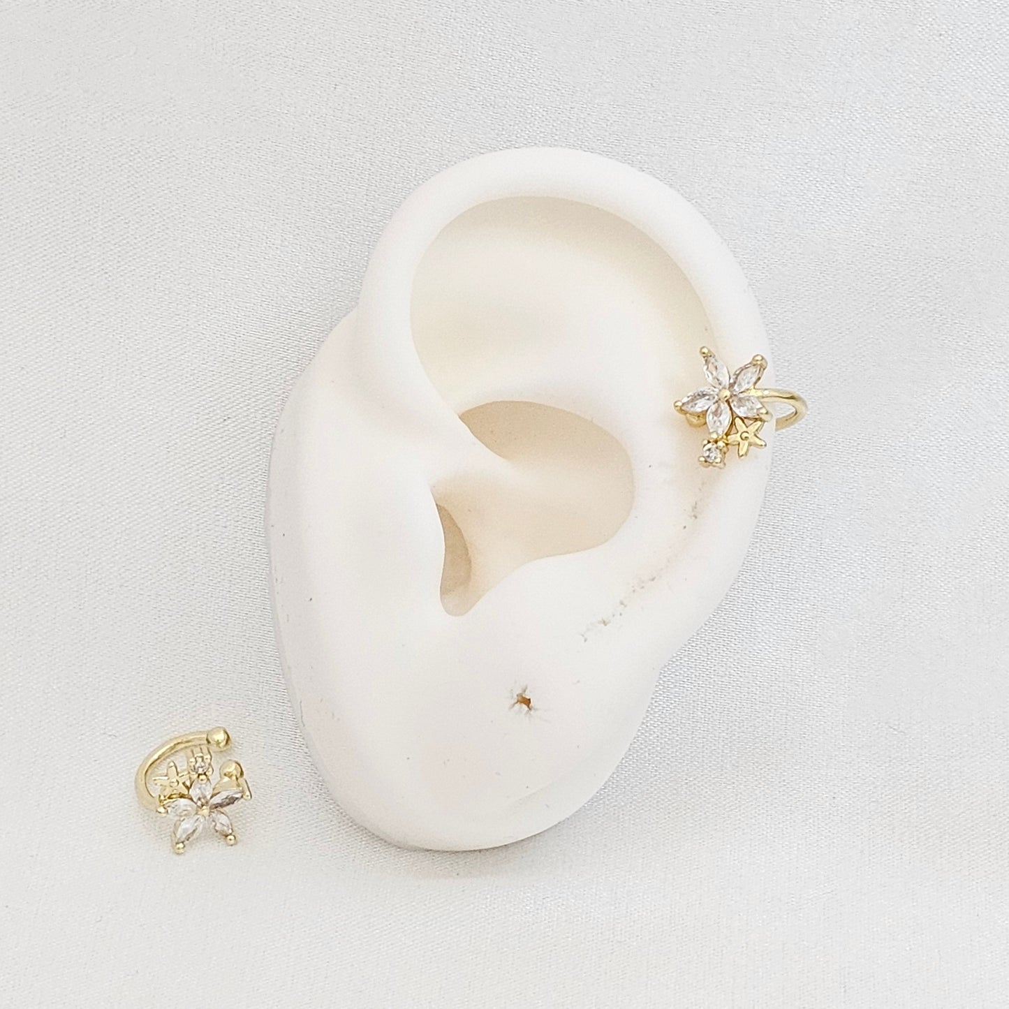 EARCUFF DOBLE FLOR DORADO CON CIRCONES RF K7197