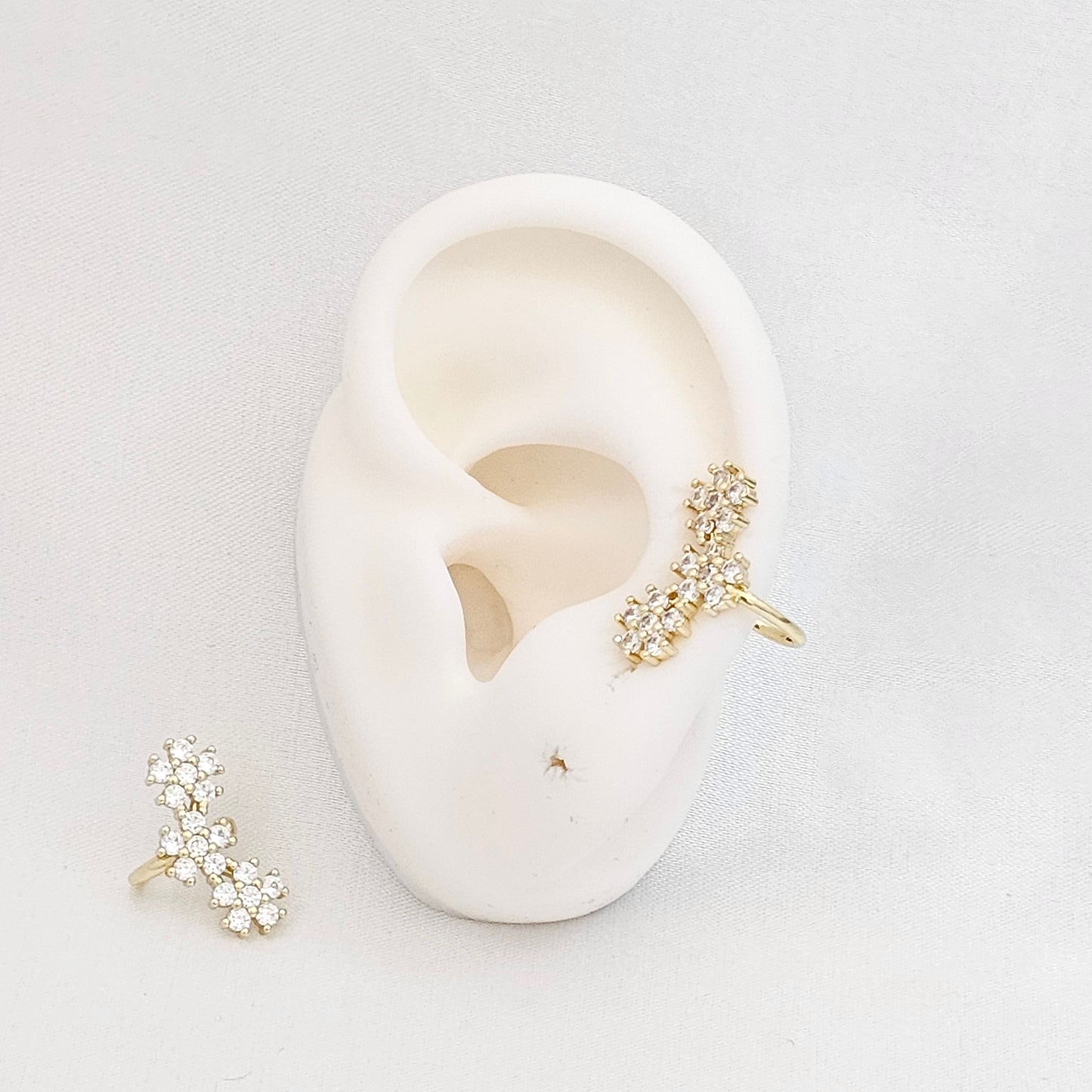 EARCUFF TRES FLORES DORADO CON CIRCONES RF K7208