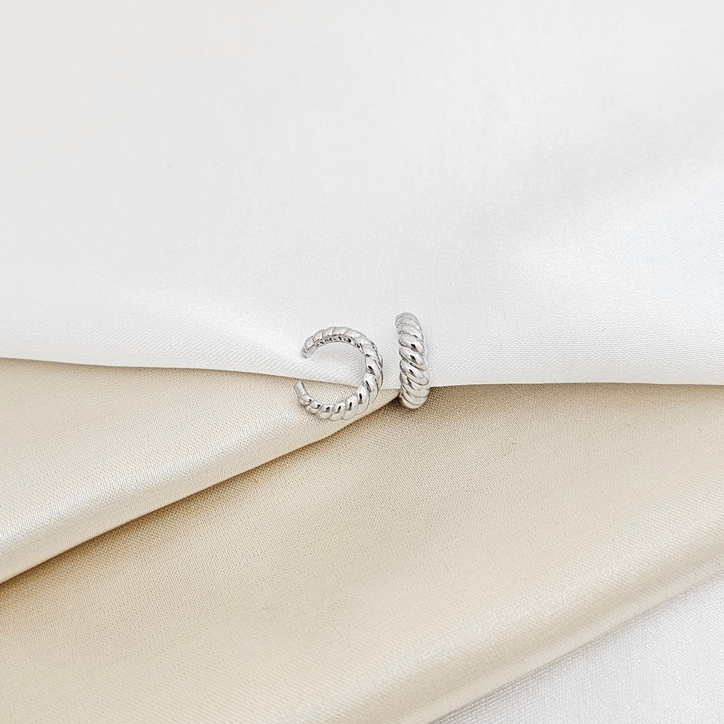 EARCUFF LAZO LISO PLATEADO RF K7239