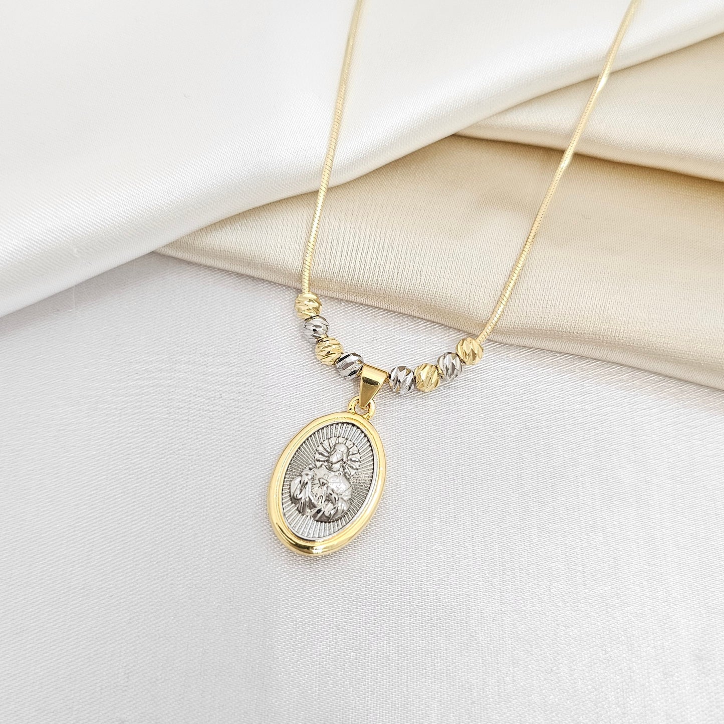 CADENA COLA RATON DORADO DIJE JESUS PLATEADO RF K6933