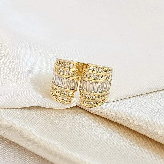 ANILLO GRUESO CIRCONES CUADRADOS DORADO RF K7624