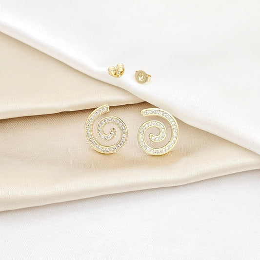 TOPO ESPIRAL PEQUEÑO CON CIRCONES DORADO RF K5660