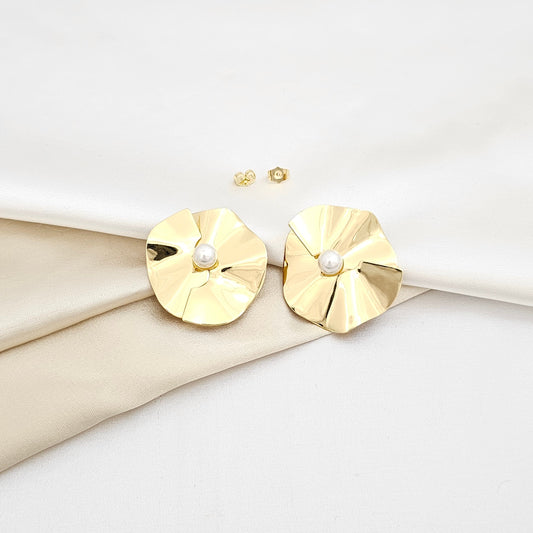 TOPO FLOR LISO CON PERLA 6 MM DORADO RF K6098
