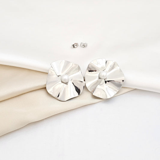 TOPO FLOR LISO CON PERLA 6 MM PLATEADO RF K6099