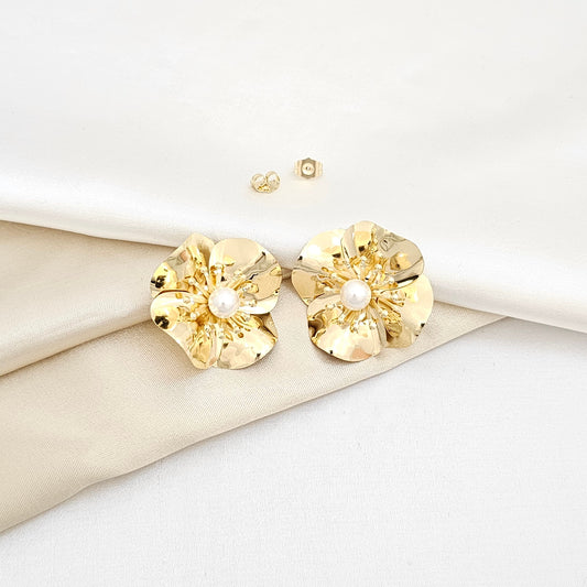 TOPO FLOR DE 4 PETALOS CON PERLA DORADO RF K6100