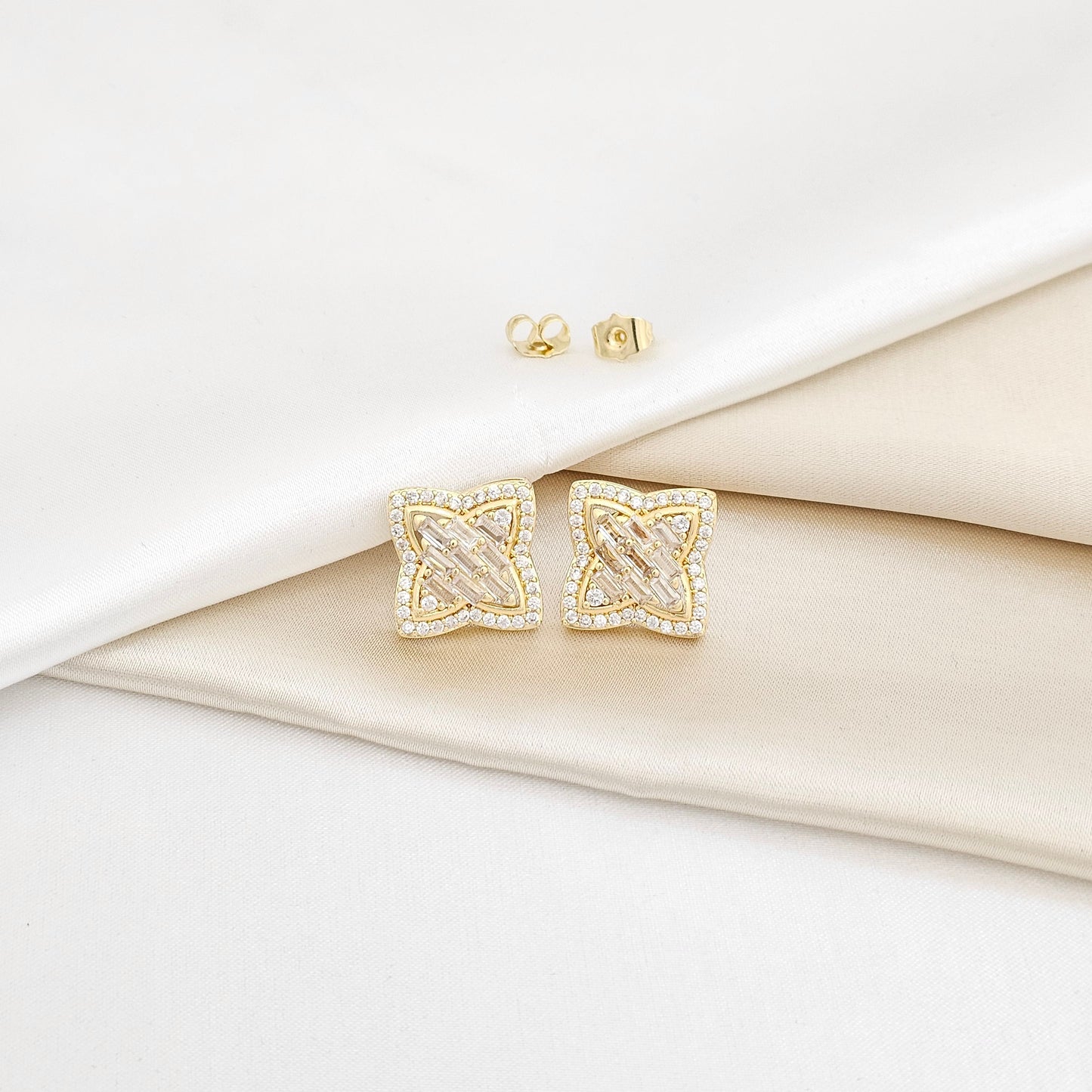 TOPO FLOR DIAMANTADA DORADO RF K6386