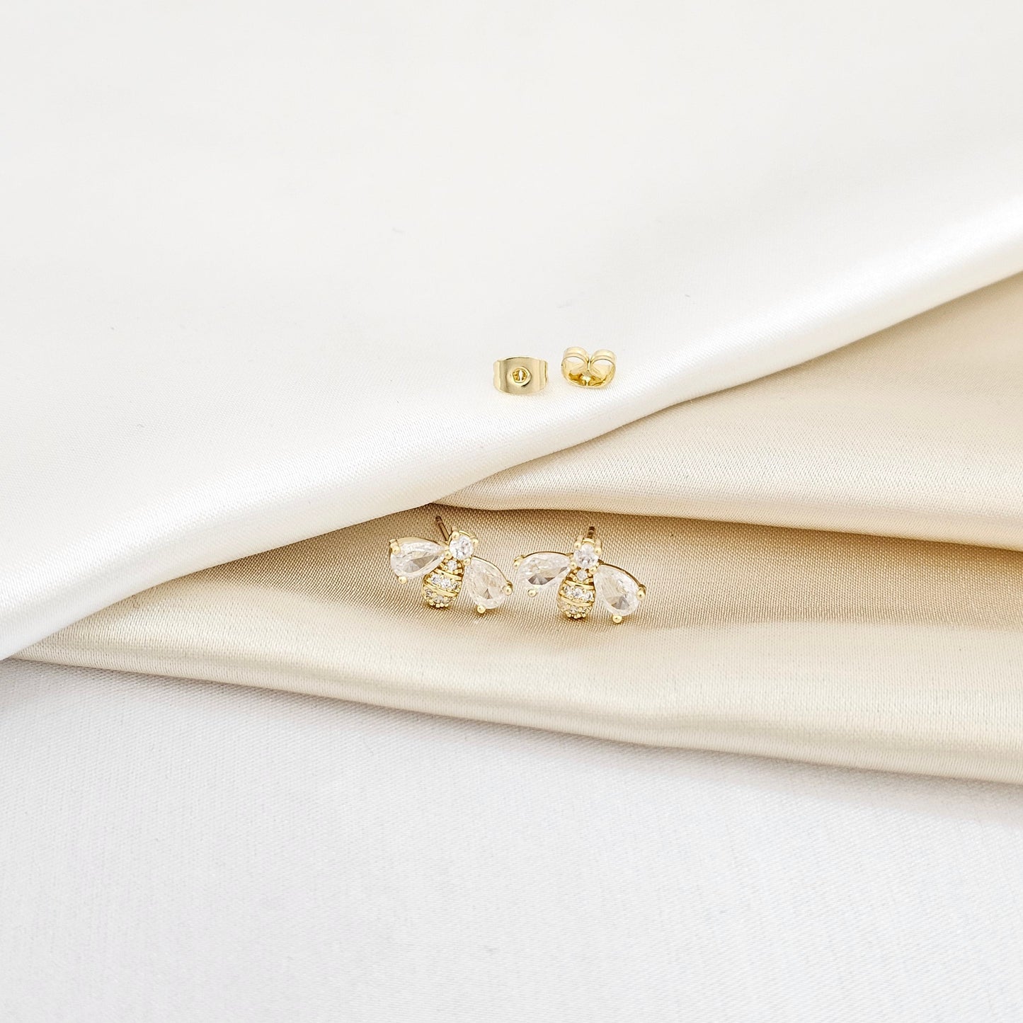 TOPO ABEJA PEQUEÑA DORADO CON CIRCONES RF K6950