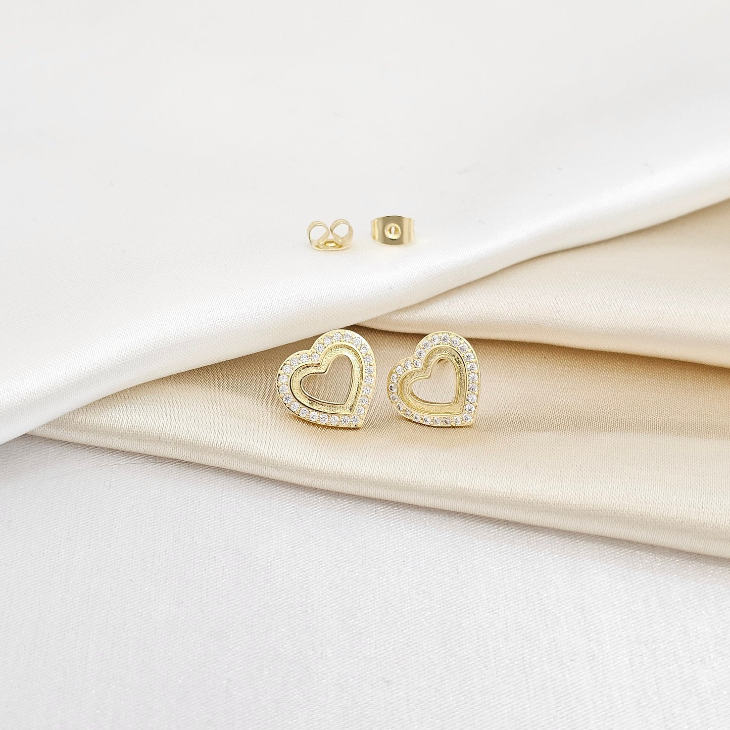 TOPO CORAZON PEQUEÑO DORADO CON CIRCONES RF K6953