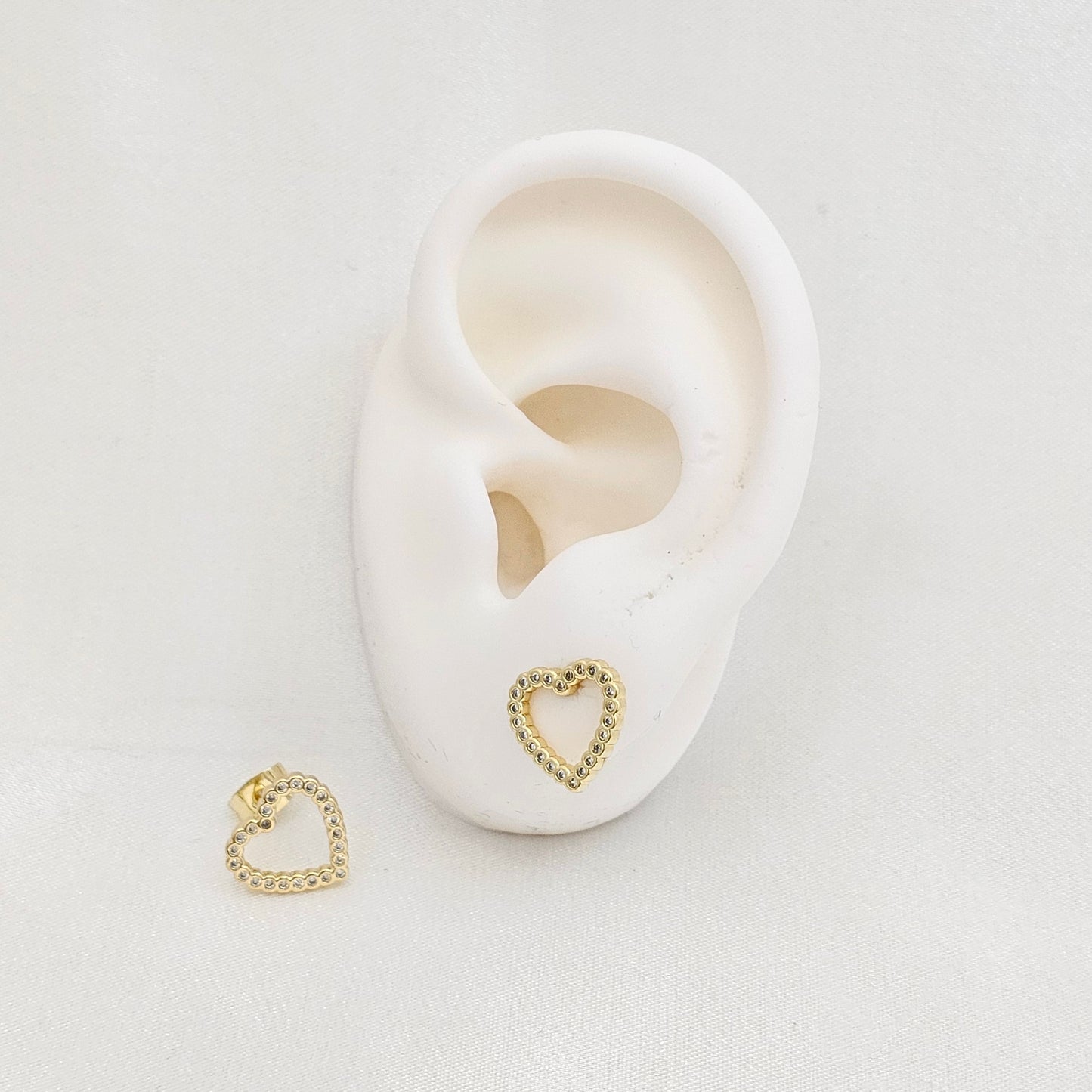 TOPO CORAZON PEQUEÑO CIRCONES REDONDOS DORADO RF K7012