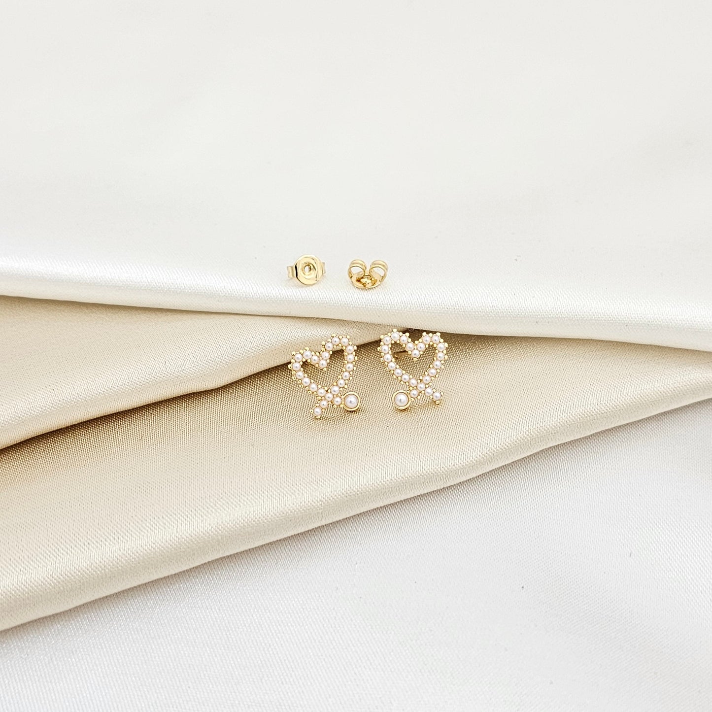 TOPO MINI CORAZON DORADO CON PERLAS RF K7014