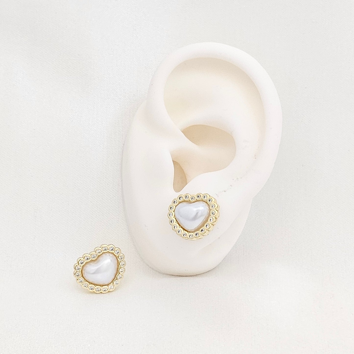 TOPO PERLA DE CORAZON PEQUEÑO CIRCONES DORADO RF K7032