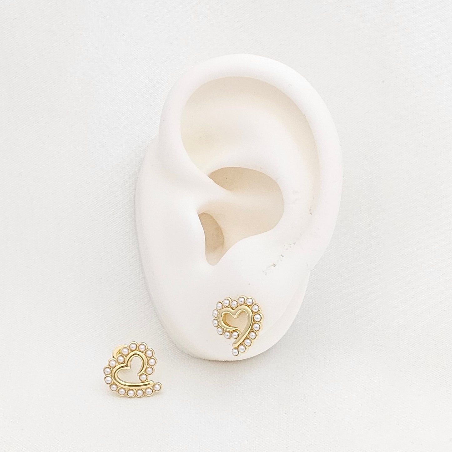 TOPO CORAZON LISO DORADO CON MINI PERLAS RF K7034