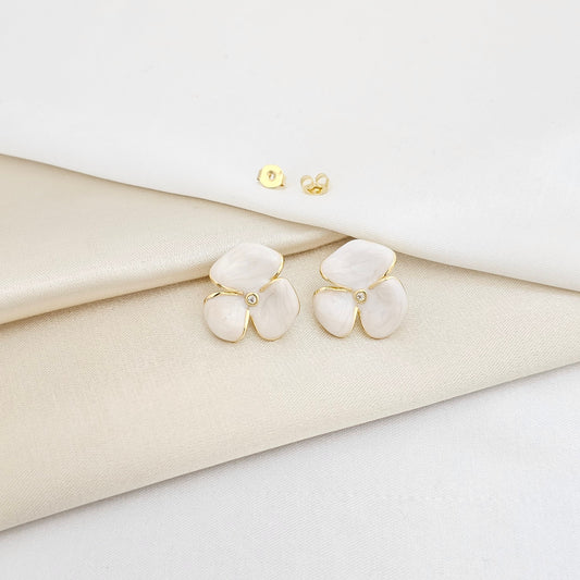 TOPO TRES PETALOS DORADO NACAR BLANCO RF K7153