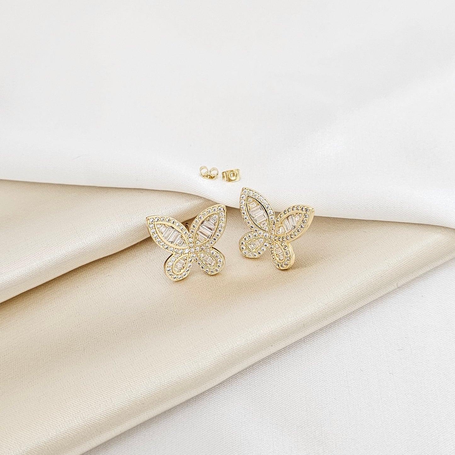 TOPO MARIPOSA GRANDE DORADO CON CIRCONES RF K7233