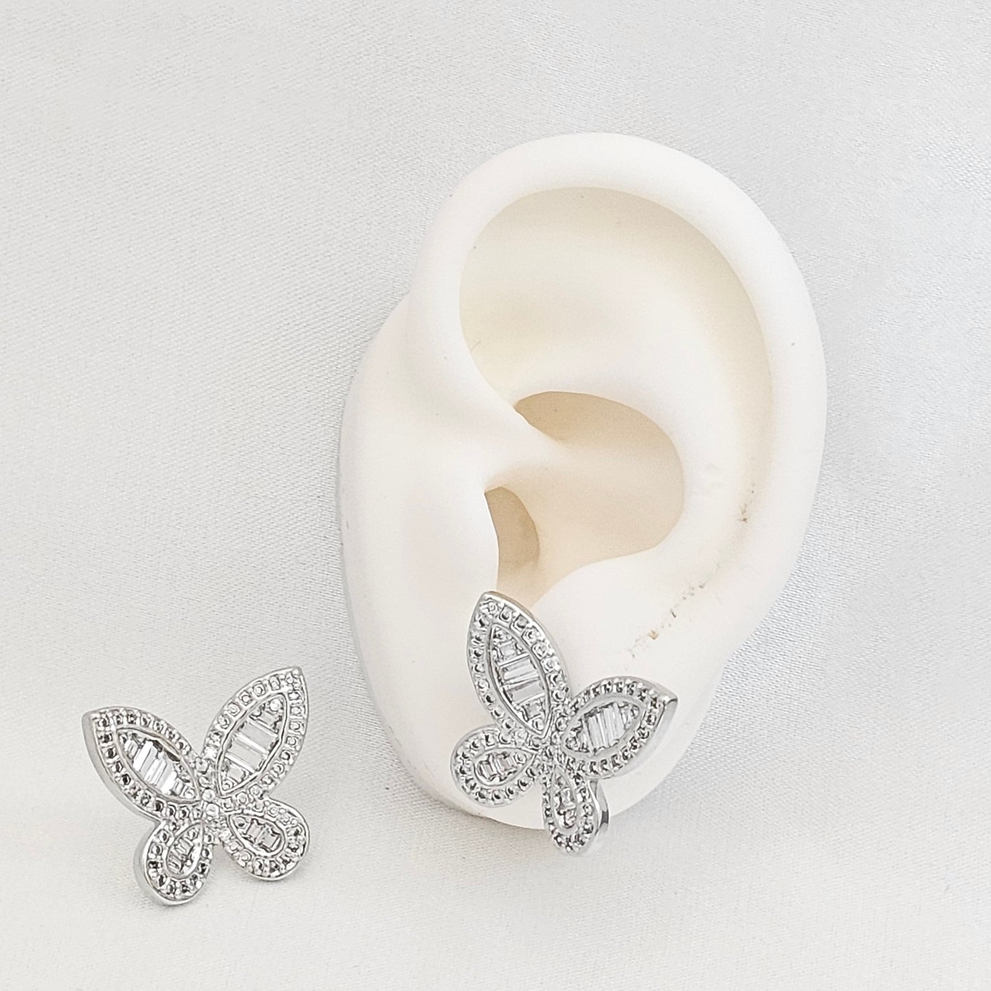 TOPO MARIPOSA GRANDE PLATEADO CON CIRCONES RF K7234