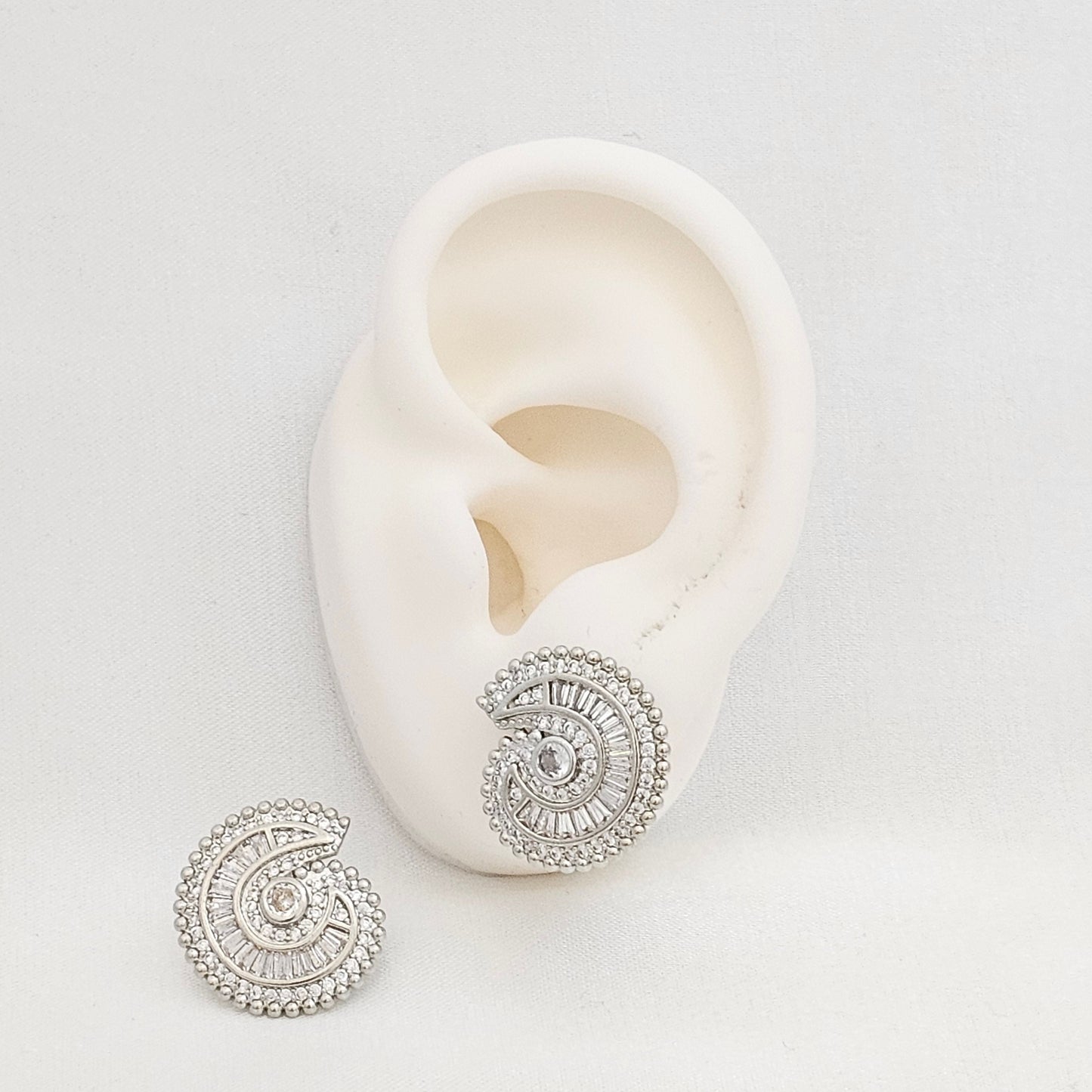 TOPO CARACOL PEQUEÑO PLATEADO CIRCON REDONDO RF K7360