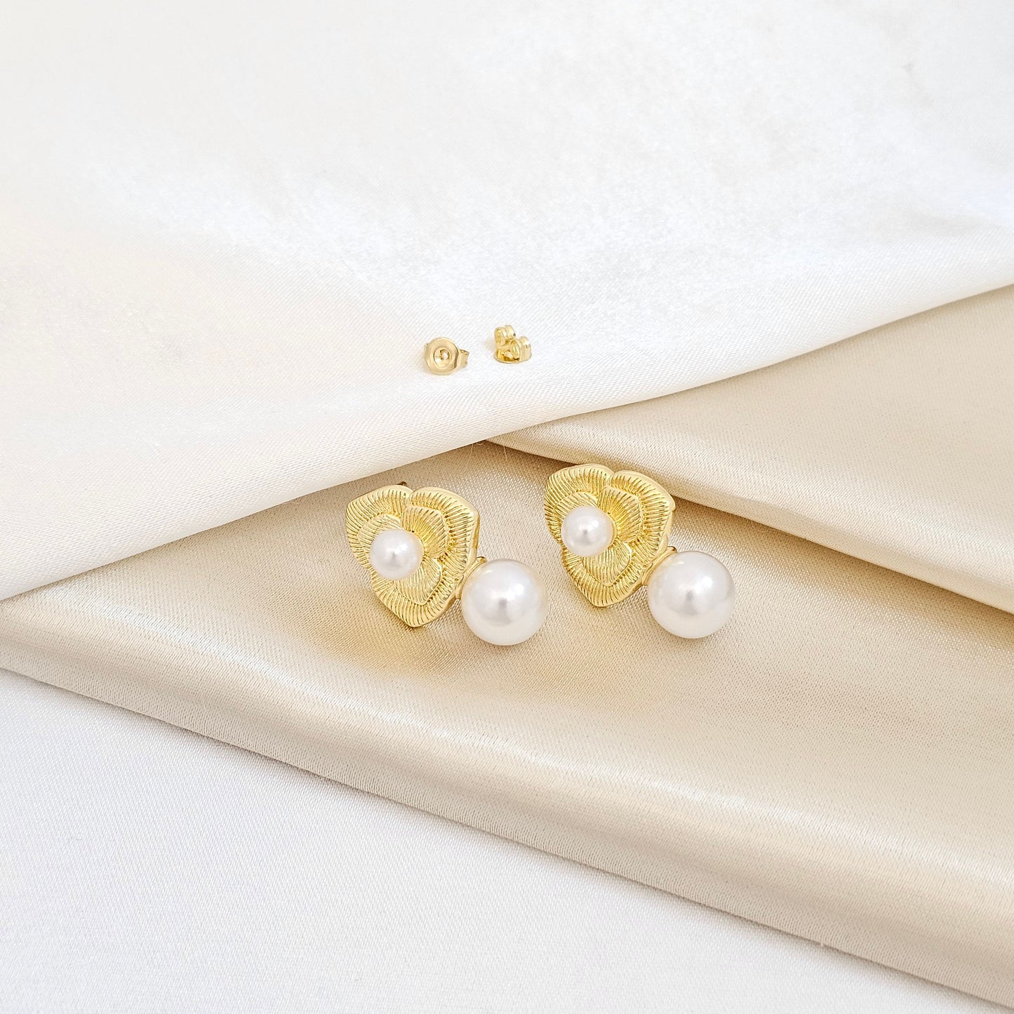 TOPO FLOR RAYADA DORADO DOBLE PERLA RF K7569