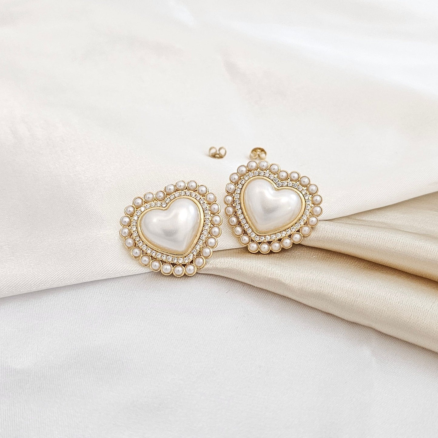 TOPO CORAZON DE PERLA CON CIRCONES DORADO RF K7602