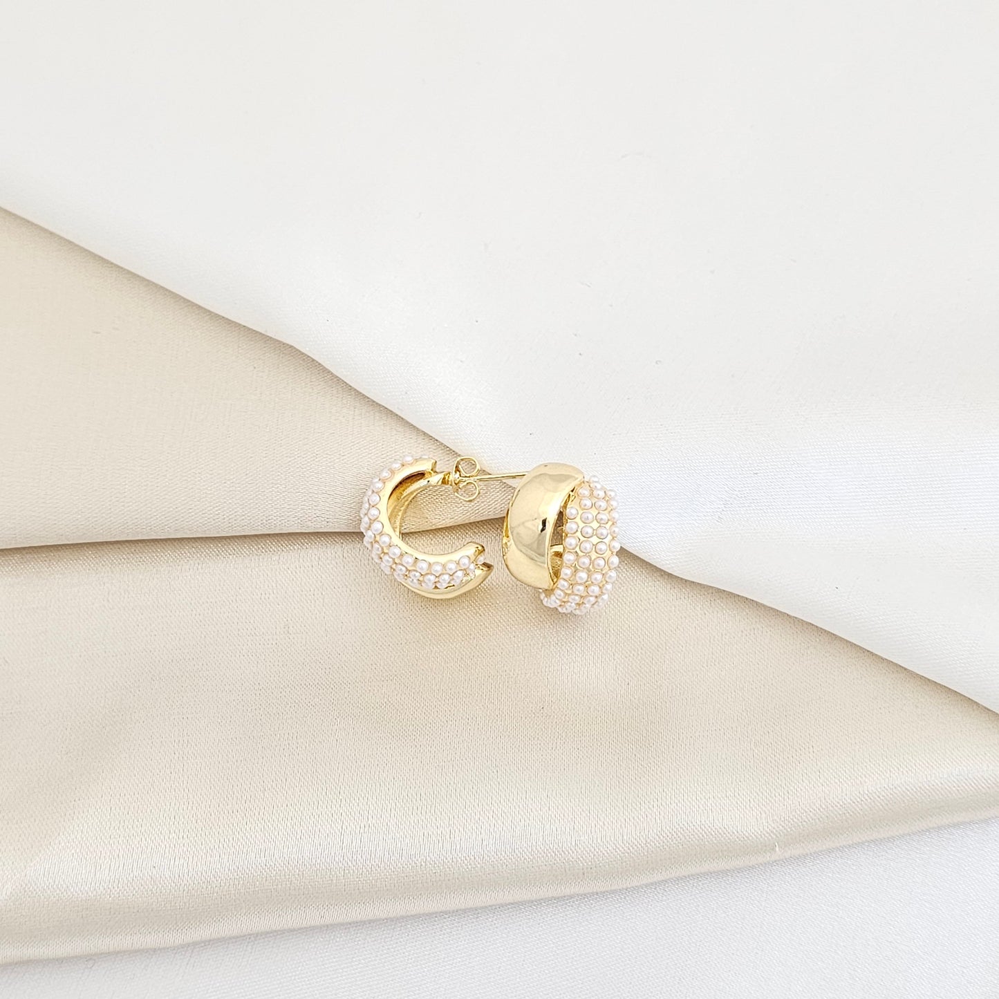 TOPO DOBLE LINEA DORADO CON PERLAS PEQUEÑAS RF K7736