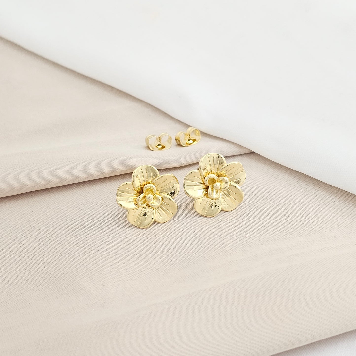 TOPO FLOR CINCO PETALOS DORADO RF K8122