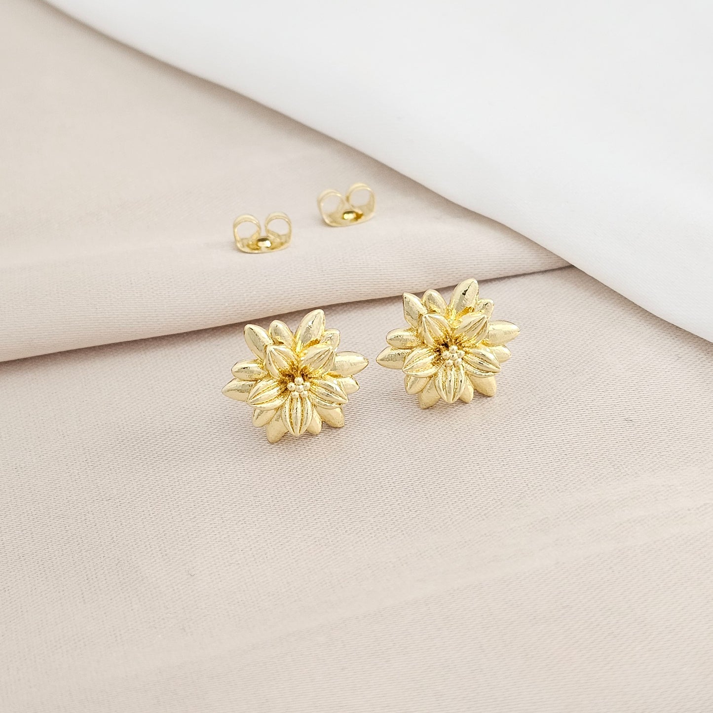 TOPO FLOR DOBLE PEQUEÑA DORADO RF K8123