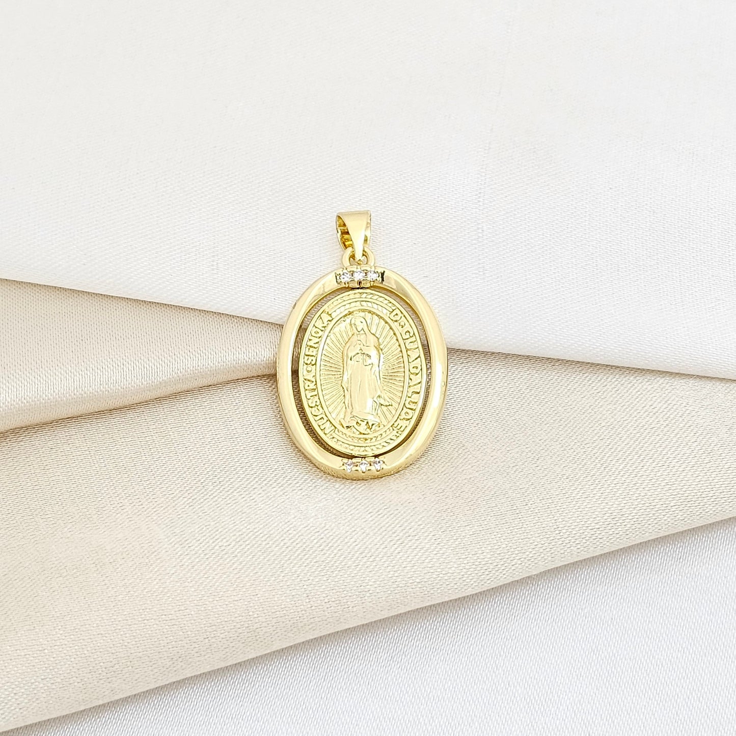 DIJE VIRGEN DE GUADALUPE DORADO CON CIRCONES RF K5943