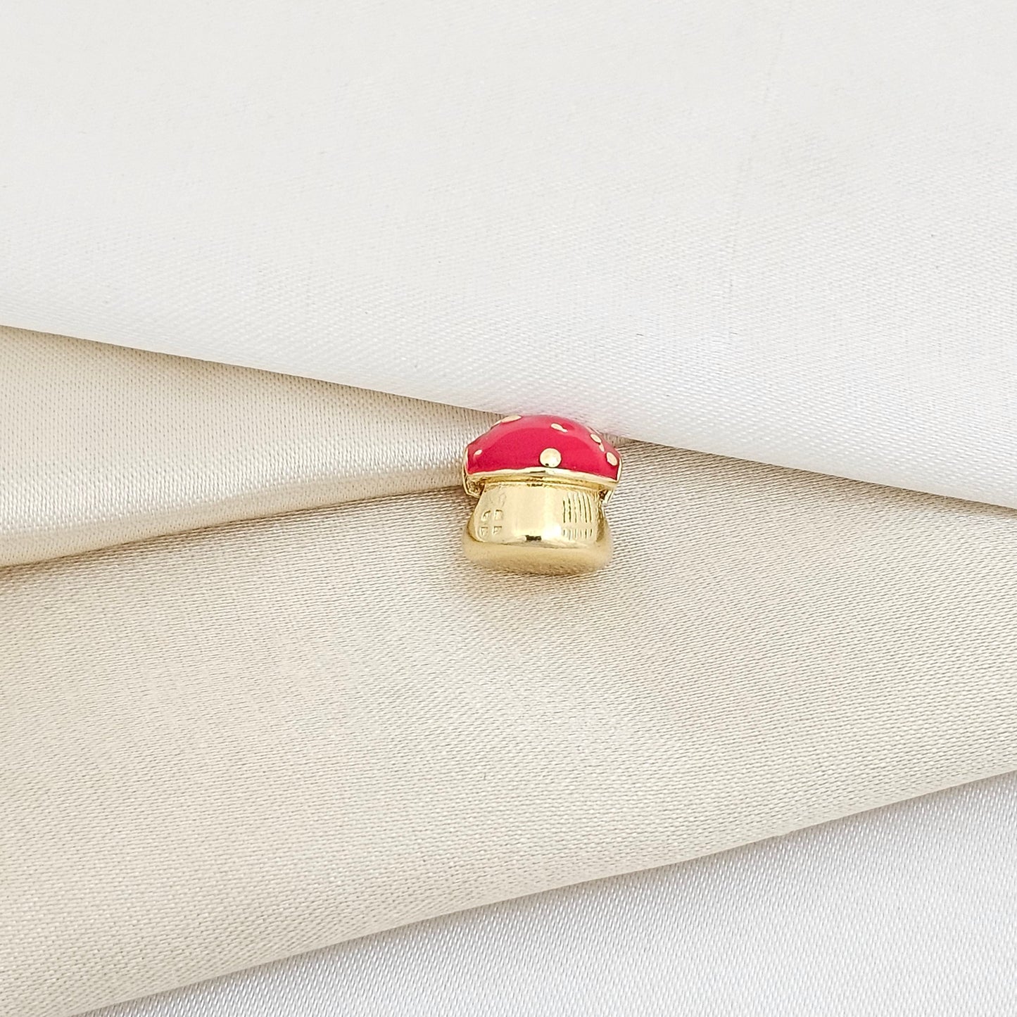 CHARM HONGO ROJO Y DORADO RF K5962
