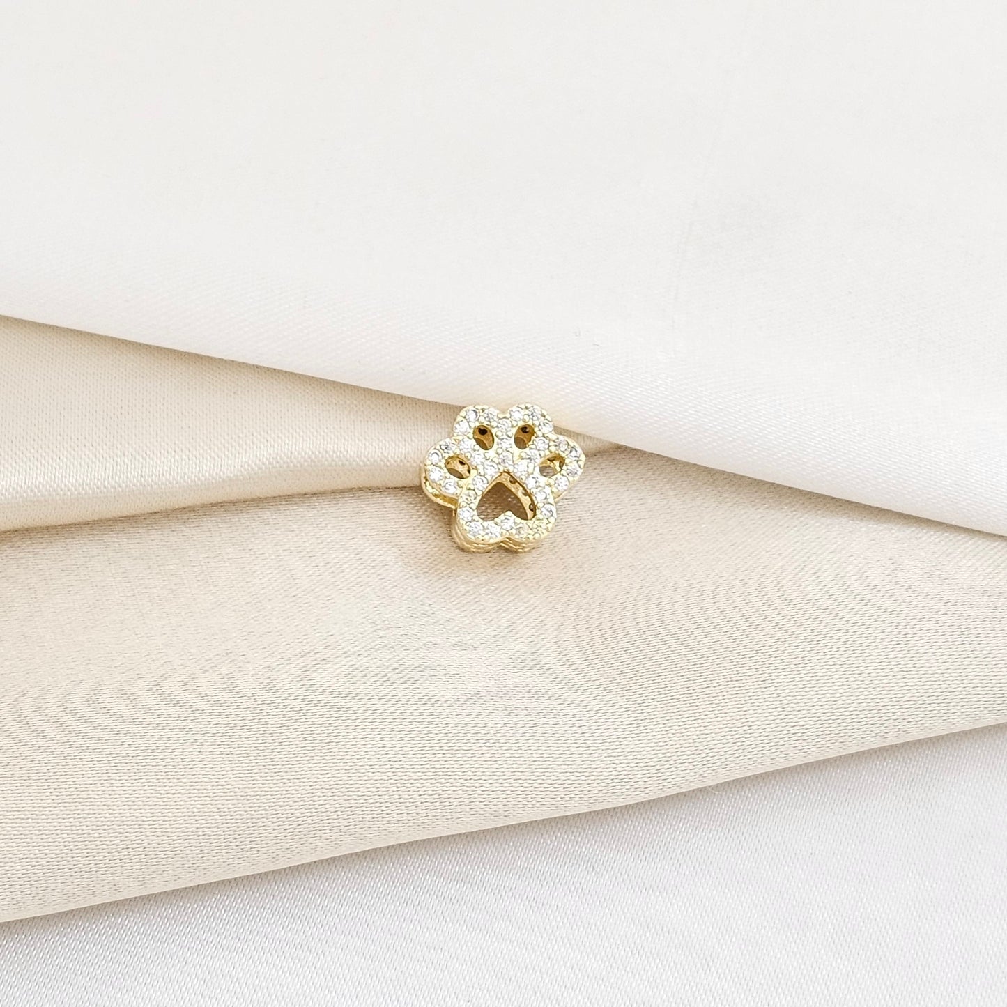 CHARM HUELLA DORADO CON CIRCONES RF K5969