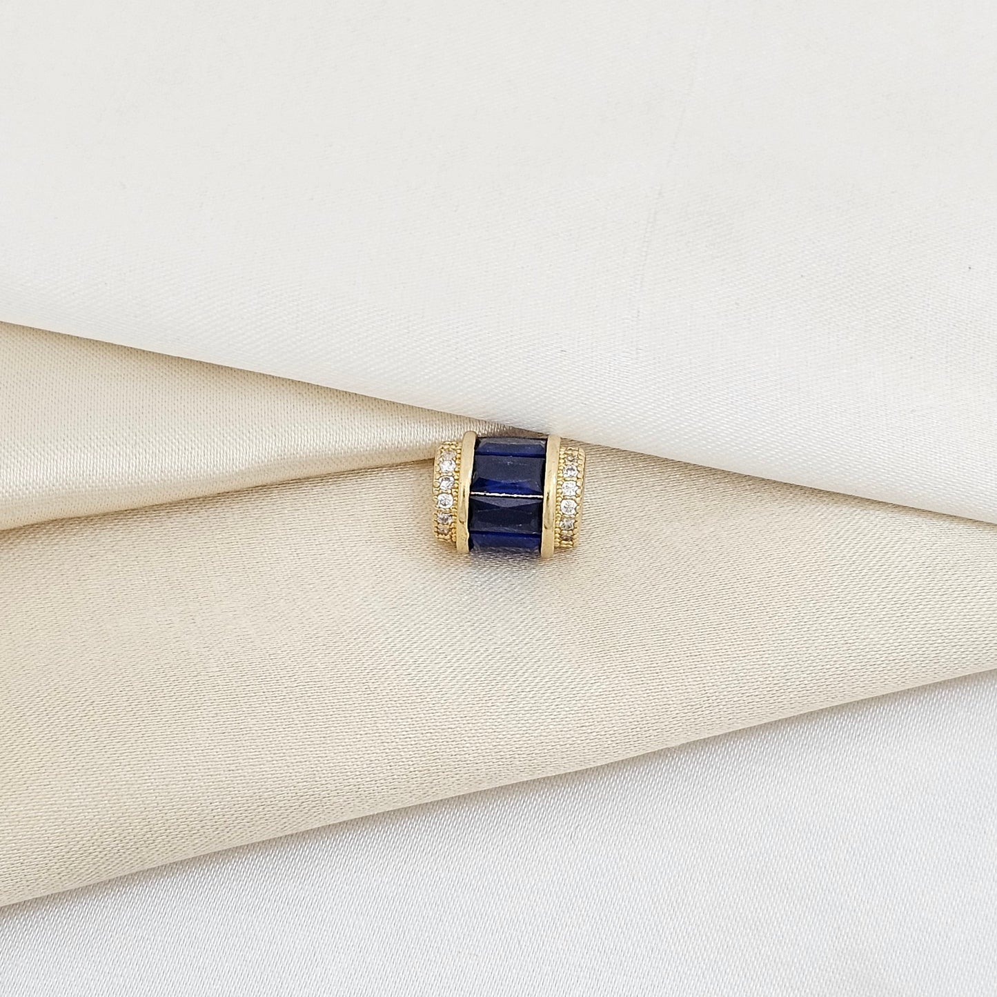 CHARM SEPARADOR CIRCONES AZULES RF K5994