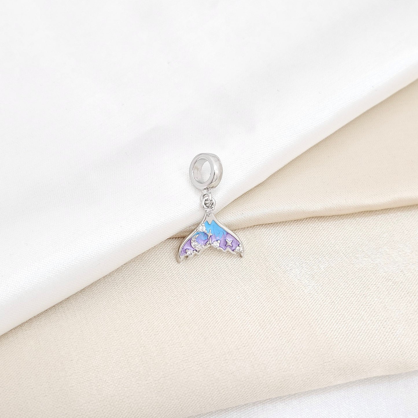 CHARM PLATEADO COLA DE BALLENA AZUL RF K6414