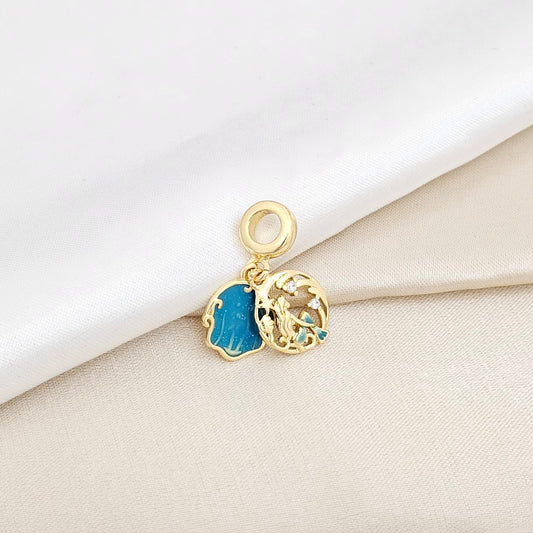 CHARM SIRENA DORADO CON MAR AZUL RF K6421