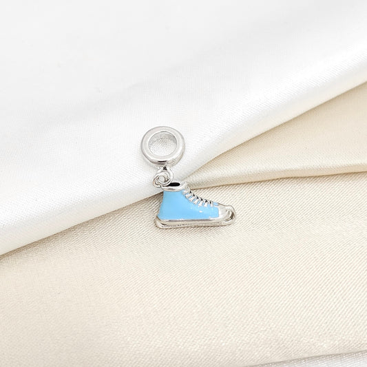 CHARM PATINES AZUL Y PLATEADO RF K6438