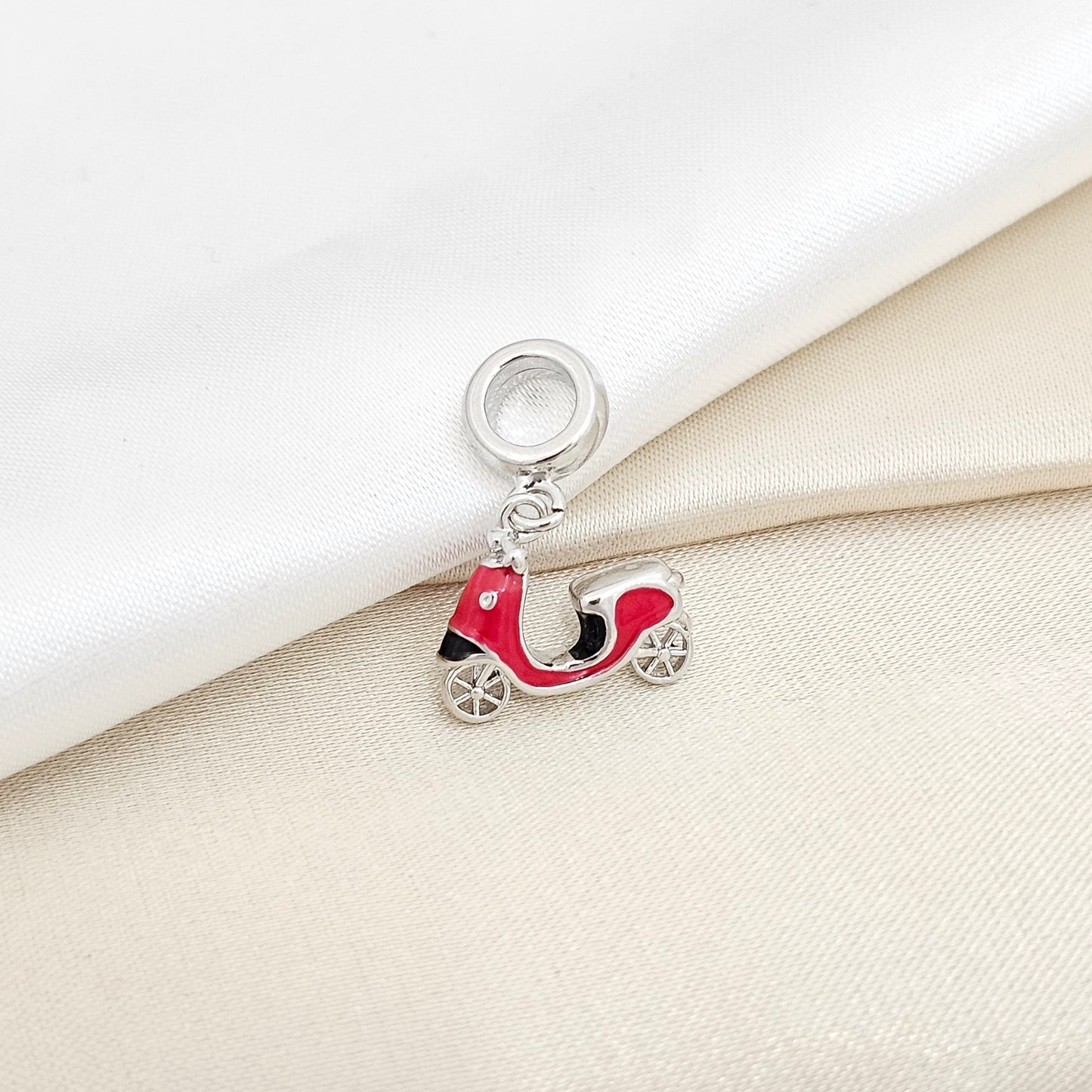 CHARM MOTOCICLETA ROJO Y PLATEADO RF K6442