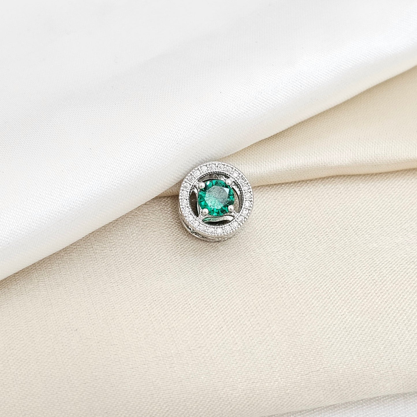 CHARM CIRCULO PLATEADO CON CIRCON VERDE RF K6446