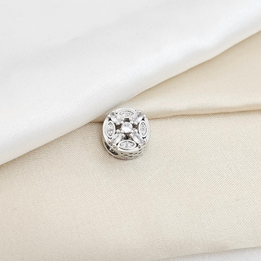 CHARM CIRCULO CON CIRCONES Y CORAZONES PLATEADO RF K6448