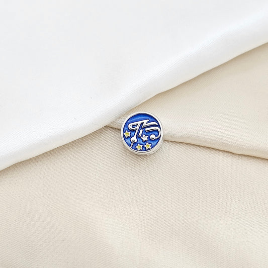 CHARM AZUL CON MINI ESTRELLAS PLATEADO RF K6491